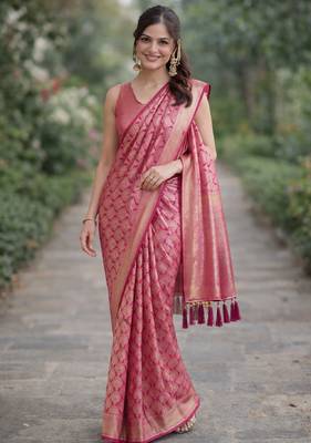 Pink silk blend banarasi saree with unstitched blouse piece 3