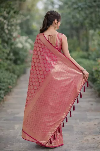 Pink silk blend banarasi saree with unstitched blouse piece