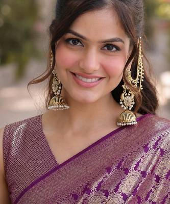 Wine silk blend banarasi saree with unstitched blouse piece 2