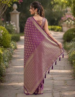 Wine silk blend banarasi saree with unstitched blouse piece 4