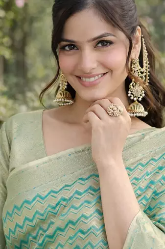 Rama silk blend banarasi saree with unstitched blouse piece