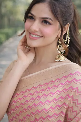 Pink silk blend banarasi saree with unstitched blouse piece