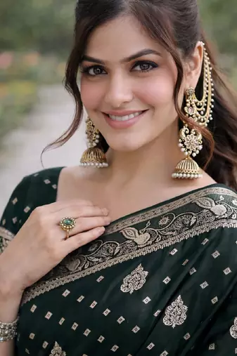 Green silk blend banarasi saree with unstitched blouse piece