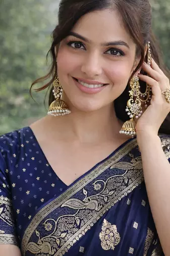 Blue silk blend banarasi saree with unstitched blouse piece