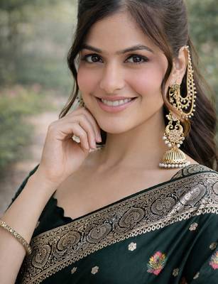 Green silk blend banarasi saree with unstitched blouse piece 2