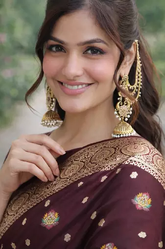 Maroon silk blend banarasi saree with unstitched blouse piece