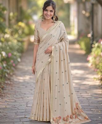 Off white red silk blend banarasi saree with unstitched blouse piece 4