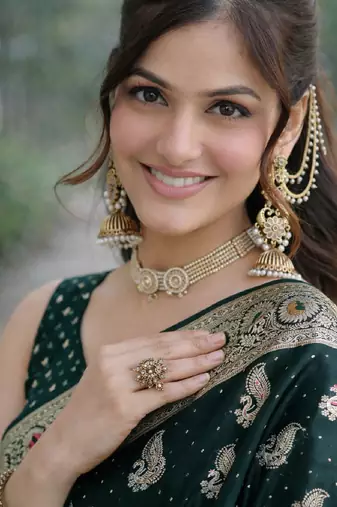 Green silk blend banarasi saree with unstitched blouse piece
