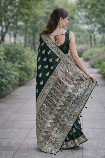 Green silk blend banarasi saree with unstitched blouse piece