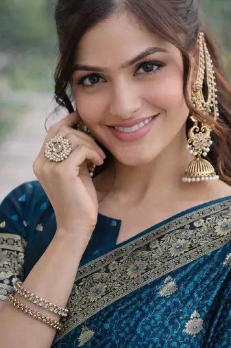Rama silk blend banarasi saree with unstitched blouse piece