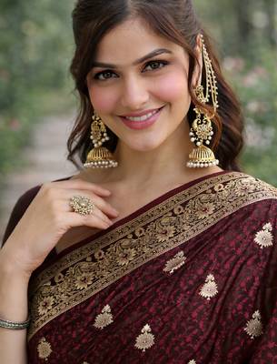 Maroon silk blend banarasi saree with unstitched blouse piece 2