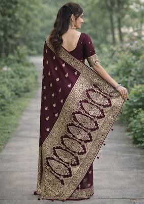 Maroon silk blend banarasi saree with unstitched blouse piece 4