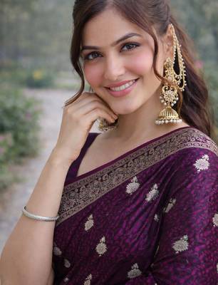 Wine silk blend banarasi saree with unstitched blouse piece 2