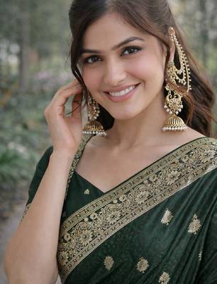 Green silk blend banarasi saree with unstitched blouse piece 2