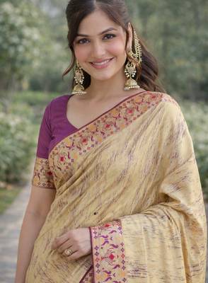 Cream silk blend banarasi saree with unstitched blouse piece 1