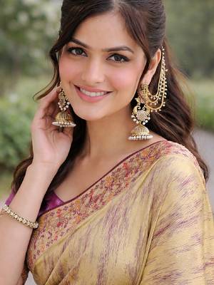 Cream silk blend banarasi saree with unstitched blouse piece 2