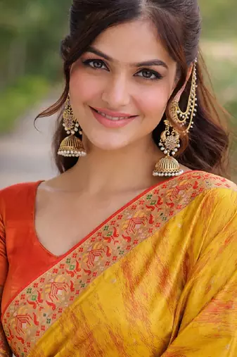 Yellow silk blend banarasi saree with unstitched blouse piece