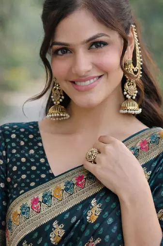 Rama silk blend banarasi saree with unstitched blouse piece