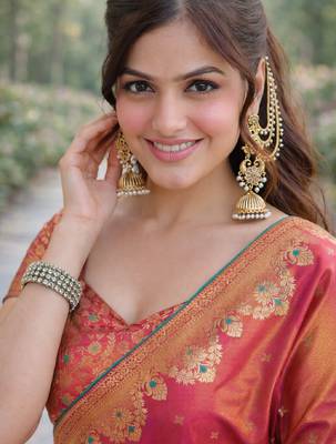 Pink silk blend banarasi saree with unstitched blouse piece 2