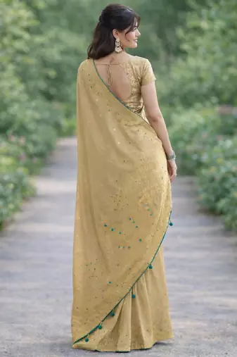 Cream silk blend banarasi saree with unstitched blouse piece