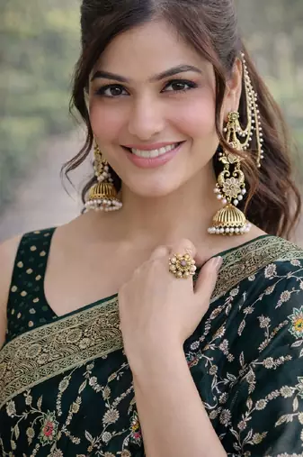 Green silk blend banarasi saree with unstitched blouse piece
