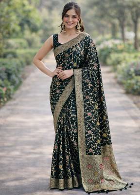 Green silk blend banarasi saree with unstitched blouse piece 3