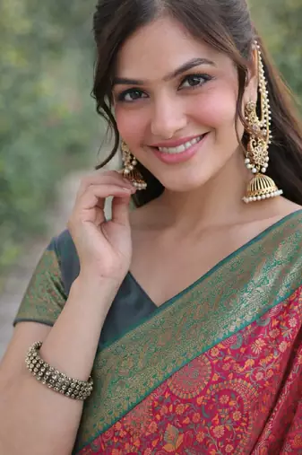 Pink silk blend banarasi saree with unstitched blouse piece