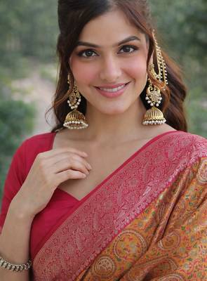 Yellow pink silk blend banarasi saree with unstitched blouse piece 2