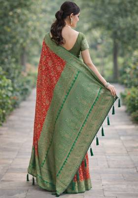 Red silk blend banarasi saree with unstitched blouse piece 4