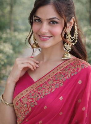 Pink silk blend banarasi saree with unstitched blouse piece 2