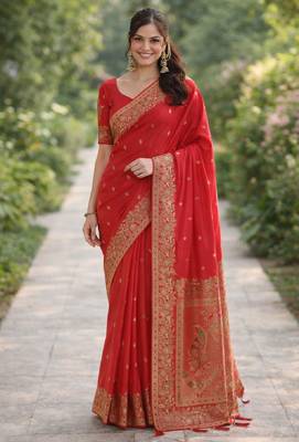 Red silk blend banarasi saree with unstitched blouse piece 3