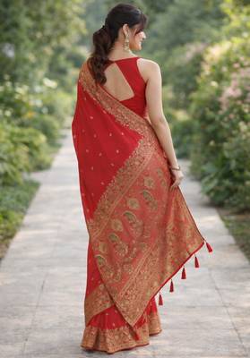 Red silk blend banarasi saree with unstitched blouse piece 4