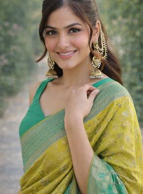 Parrot green silk blend banarasi saree with unstitched blouse piece 2