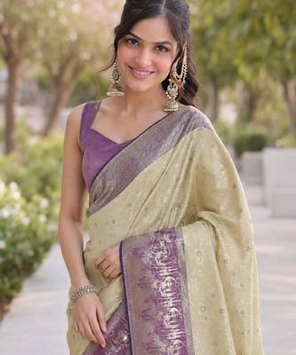 Cream silk blend banarasi saree with unstitched blouse piece 1