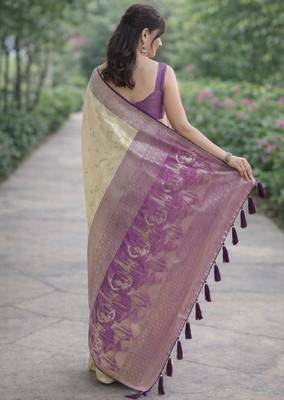Cream silk blend banarasi saree with unstitched blouse piece 4