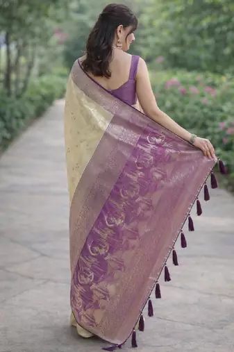Cream silk blend banarasi saree with unstitched blouse piece