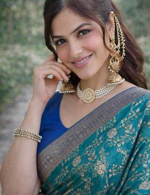 Rama silk blend banarasi saree with unstitched blouse piece 2