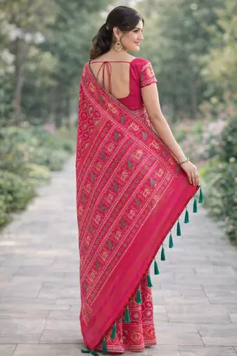 Pink silk blend banarasi saree with unstitched blouse piece