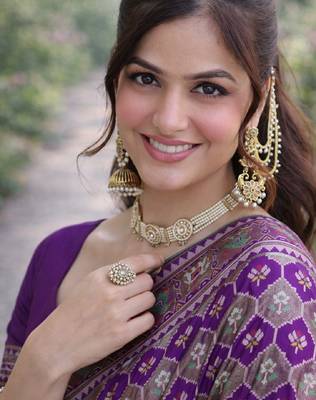Purple silk blend banarasi saree with unstitched blouse piece 3