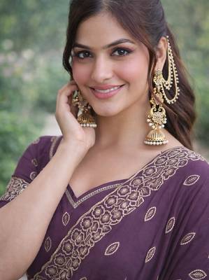 Lavender georgette embroidery saree with unstitched blouse piece 3