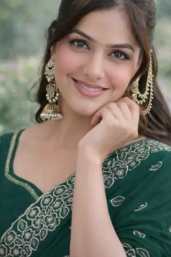 Green georgette embroidery saree with unstitched blouse piece