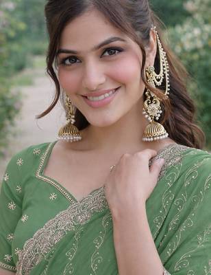 Pista georgette embroidery saree with unstitched blouse piece 3