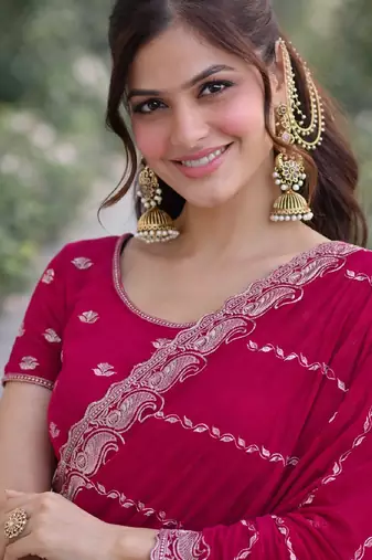 Pink georgette embroidery saree with unstitched blouse piece