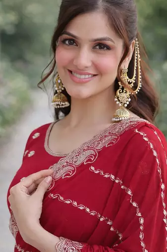 Rani pink georgette embroidery saree with unstitched blouse piece