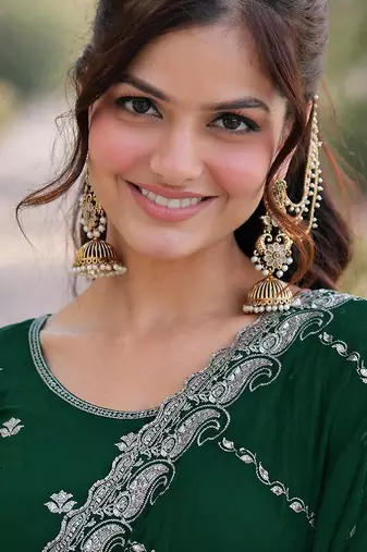 Green georgette embroidery saree with unstitched blouse piece