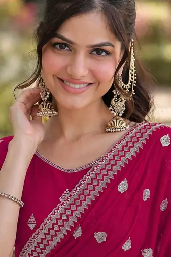 Pink georgette embroidery saree with unstitched blouse piece