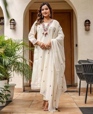 Off white cotton kurta set with red embroidery and dupatta     ethnic wear 3