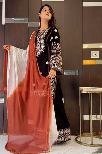 Womens trendy embroidery thread work kurta set
