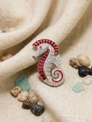 Red crystal seahorse designer brooch pin for women & men 4