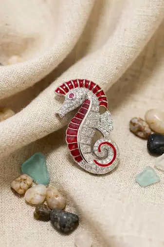 Red crystal seahorse designer brooch pin for women & men